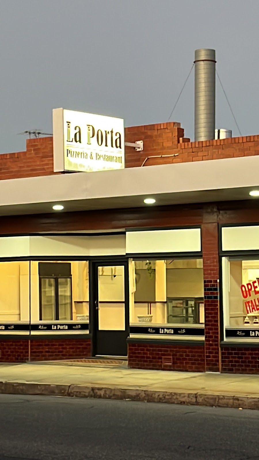 La Porta Pizzeria Italian Restaurant | restaurant | 404 Military Rd, Largs Bay SA 5016, Australia | 0884493806 OR +61 8 8449 3806