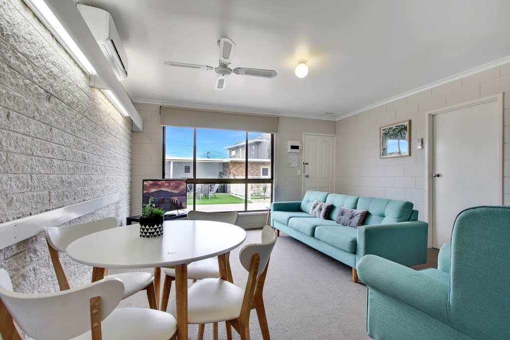 Hybiscus Waterfront Apartments | lodging | 132 Marine Parade, Lakes Entrance VIC 3909, Australia | 0351509492 OR +61 3 5150 9492