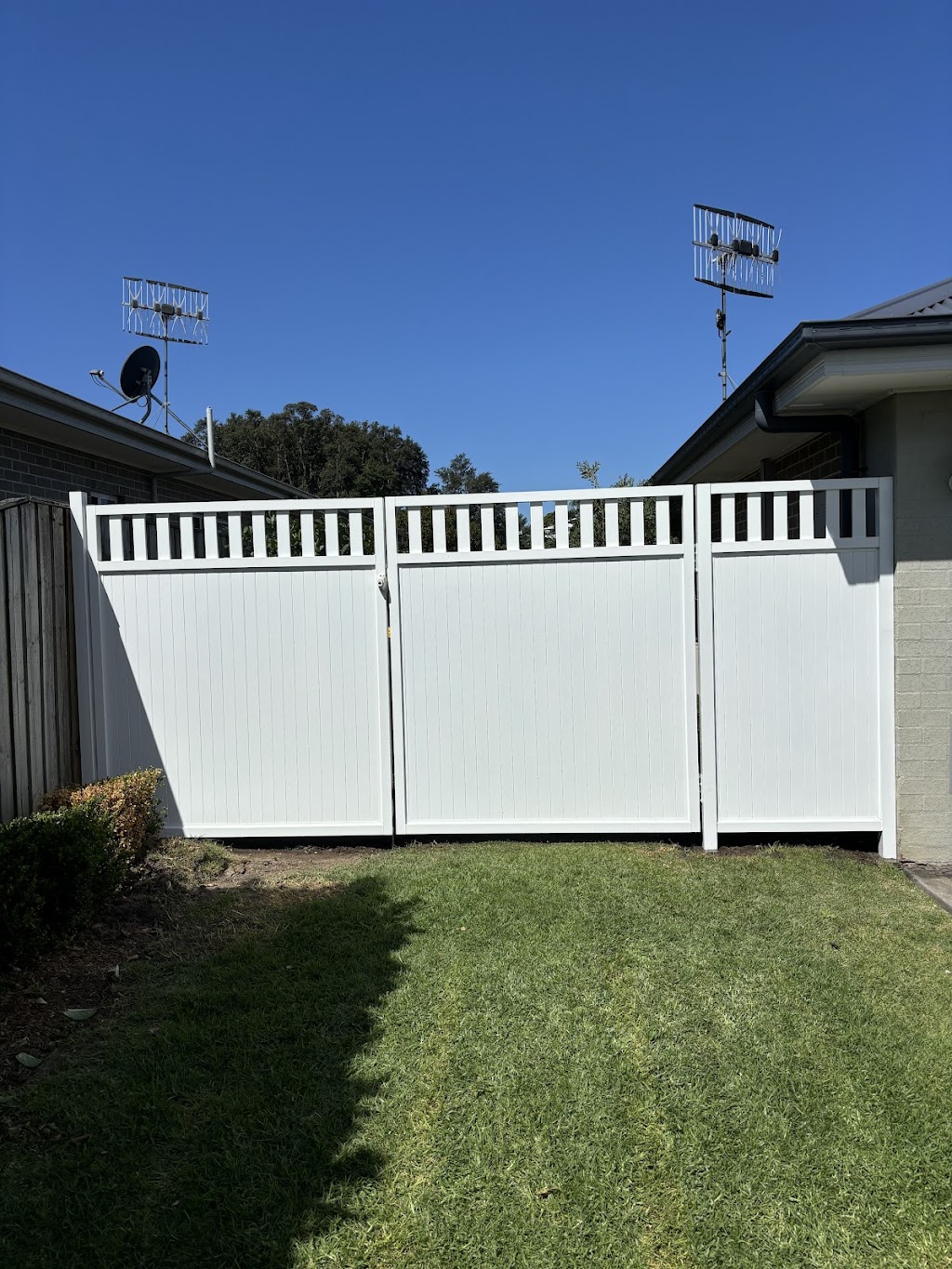 Fence Builders Illawarra | 23 The Esplanade, Oak Flats NSW 2529, Australia | Phone: 0488 158 286