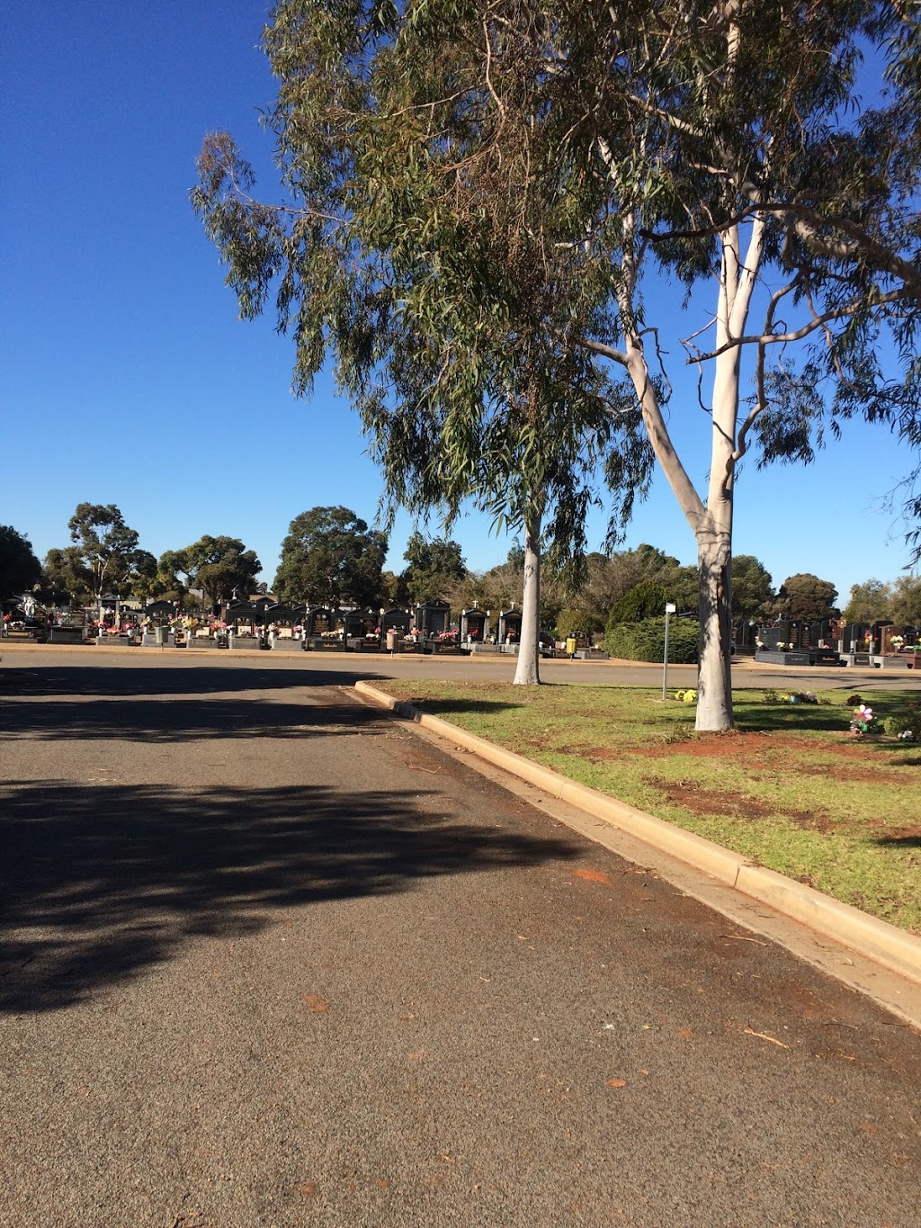 Griffith General Cemetery | 83-111 Wakaden St, Griffith NSW 2680, Australia | Phone: (02) 6962 8100