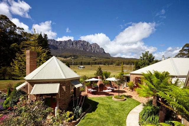 Mount Roland Country Lodge | lodging | 10 Deacons Cl, Claude Road TAS 7306, Australia | 0427866919 OR +61 427 866 919