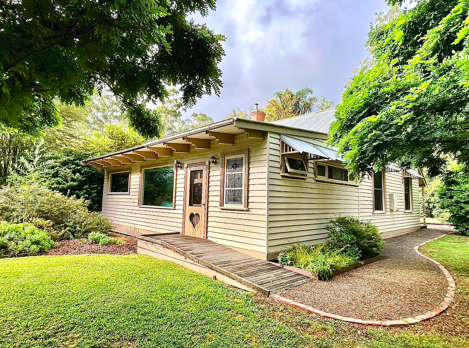 Riverwood Cottage Warburton accessible accommodation | 212 Woods Point Rd, East Warburton VIC 3799, Australia | Phone: 0405 523 722