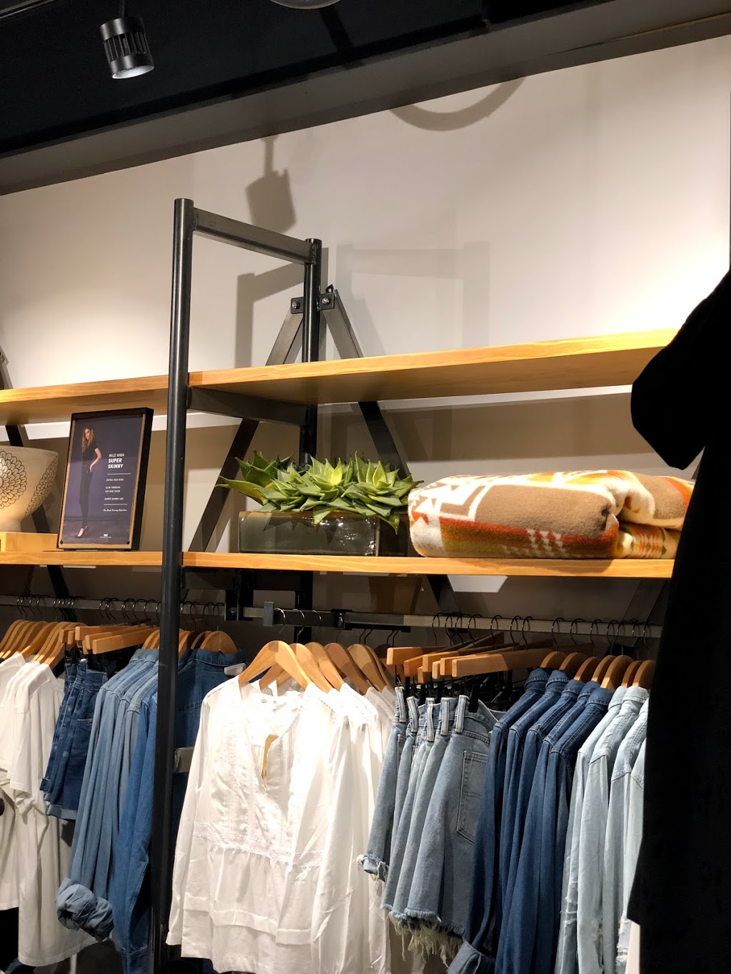 Levis® Store Indooroopilly | clothing store | Indooroopilly Shopping Centre Shop T3120, 322 Moggill Rd, Indooroopilly QLD 4068, Australia | 0733781512 OR +61 7 3378 1512