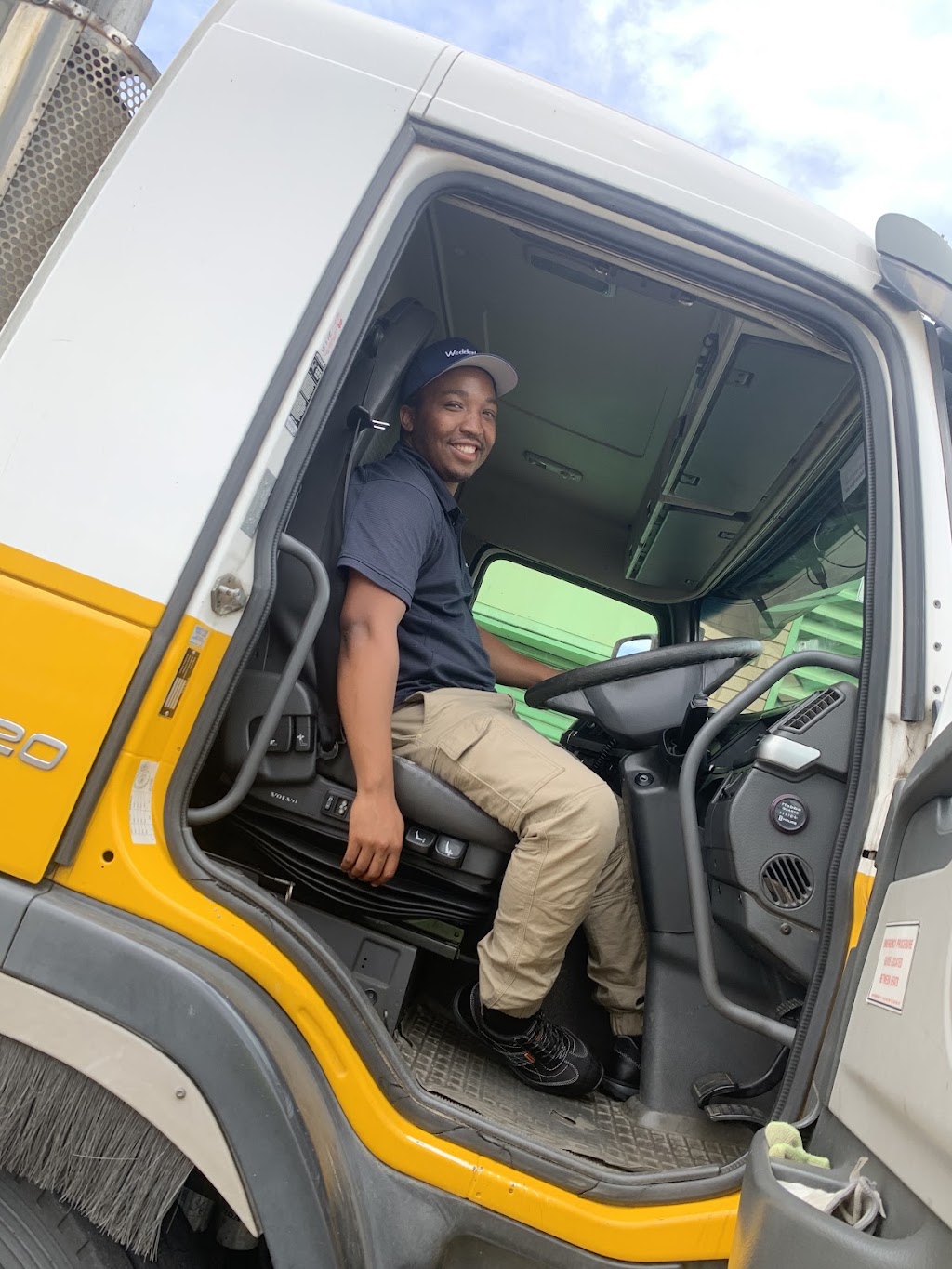 Truck Driving Licence | 11b/4 Louise Ave, Ingleburn NSW 2565, Australia | Phone: 0426 880 587