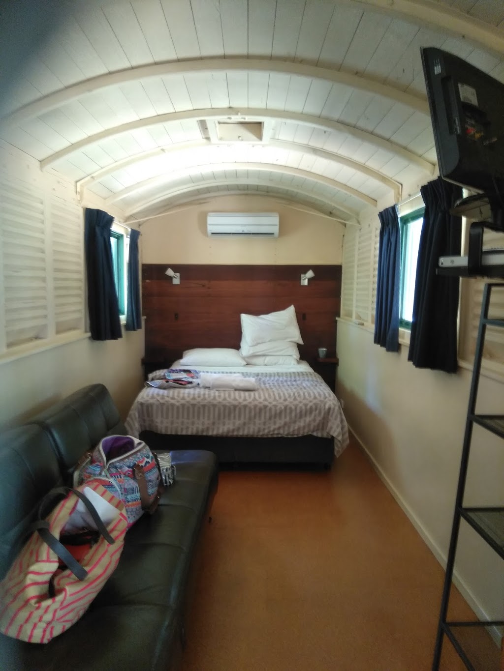 Dunsborough Rail Carriages & Farm Cottages | real estate agency | 123 Commonage Rd, Quindalup WA 6281, Australia | 0897553865 OR +61 8 9755 3865