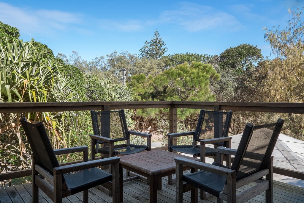 Laguna Beach House | 4 Moongalba Rd, Point Lookout QLD 4183, Australia | Phone: (07) 3415 3949