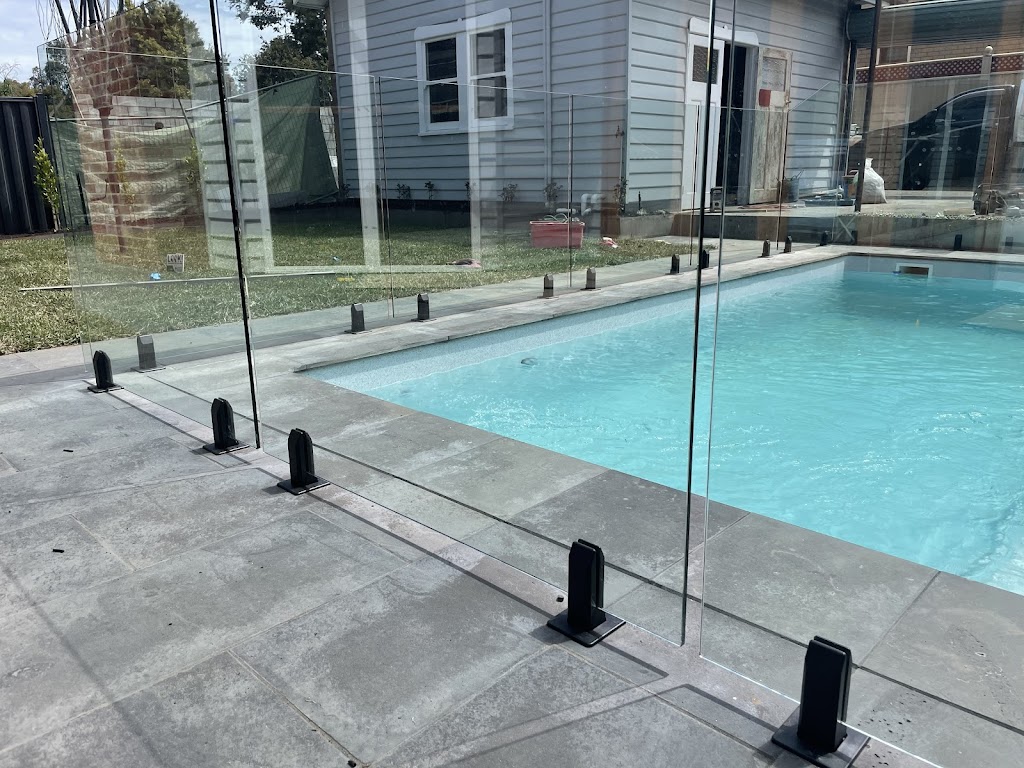 Glass Fence Constructions Melbourne | 276 Station Rd, New Gisborne VIC 3438, Australia | Phone: 0414 579 505