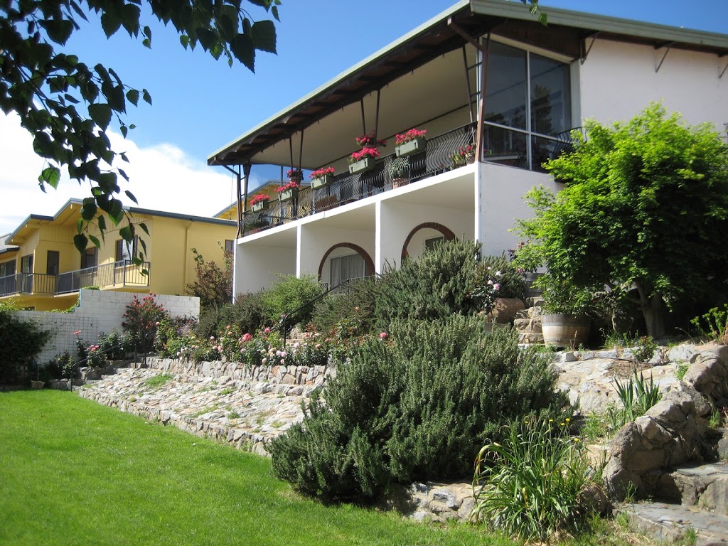 Sages Haus Bed and Breakfast | lodging | 28 Clyde St, Jindabyne NSW 2627, Australia | 0409800269 OR +61 409 800 269