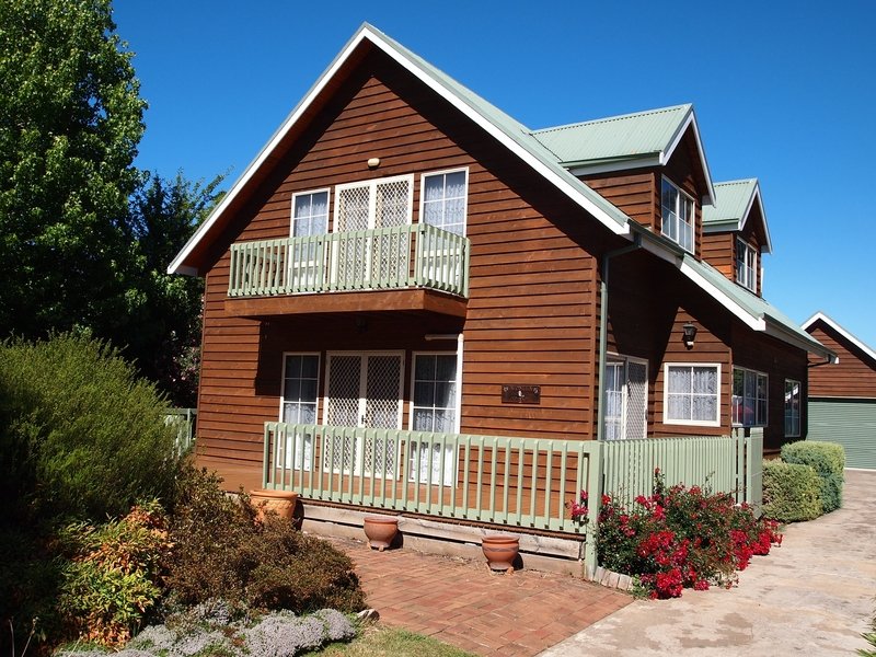 Halinka Lodge | lodging | 1 Halinka Ct, Bright VIC 3741, Australia | 0357592555 OR +61 3 5759 2555