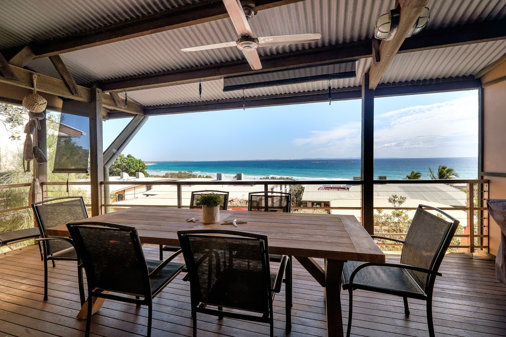 Claytons on Cylinder Beachfront | lodging | 122 Mooloomba Rd, Point Lookout QLD 4183, Australia | 0734153949 OR +61 7 3415 3949