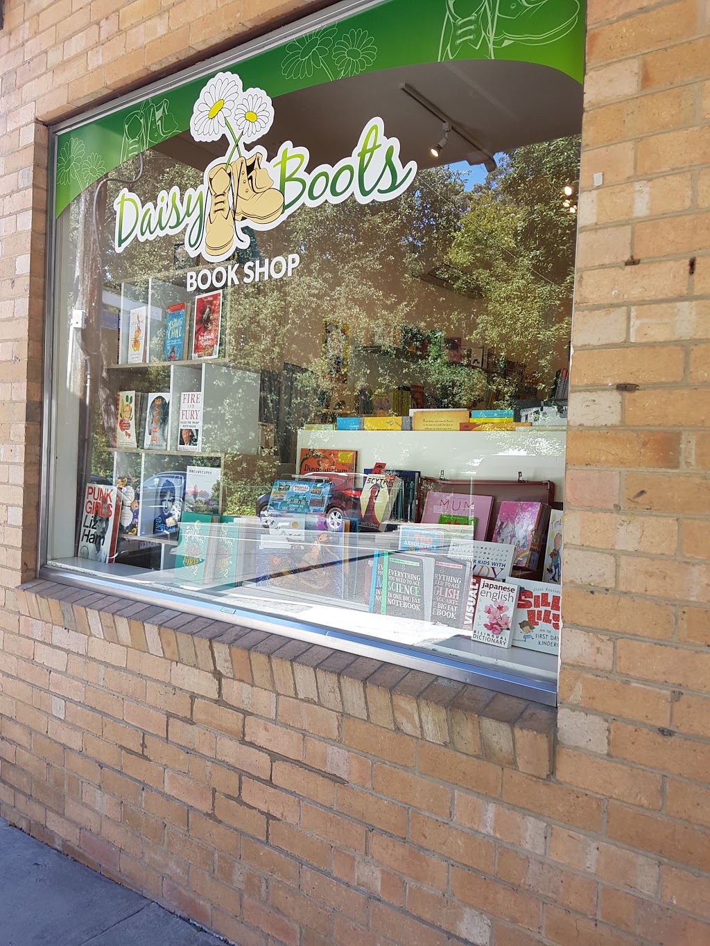 Daisy Boots Book Shop | 385 Mount Dandenong Tourist Rd, Sassafras VIC 3787, Australia | Phone: 0439 110 251
