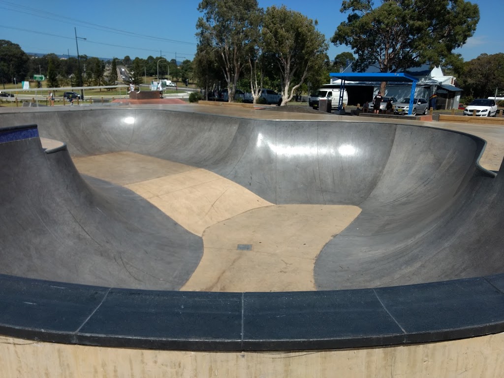 Shellharbour Skate Park | school | Shellharbour Rd, Shellharbour NSW 2529, Australia | 0242216111 OR +61 2 4221 6111