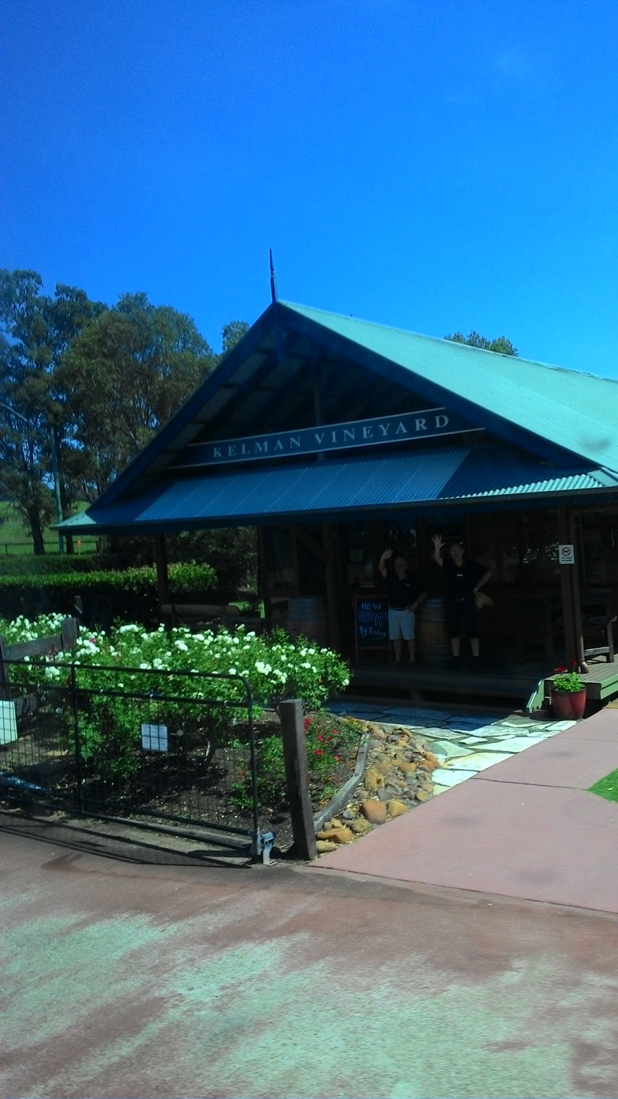 The Log Press Café | cafe | 555 Oakey Creek Rd, Pokolbin NSW 2320, Australia | 0249987513 OR +61 2 4998 7513