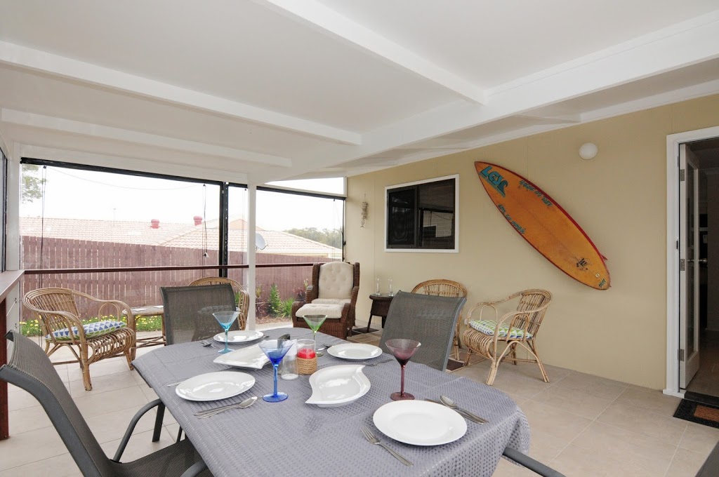 Sandy Feet Getaway | 12 Kirkham Way, Sanctuary Point NSW 2540, Australia | Phone: 0412 023 415