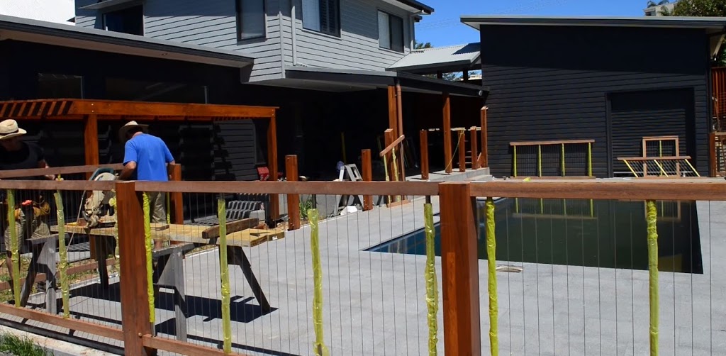 Seamless Fencing and Glass | 5 Linell Cl, Kincumber NSW 2250, Australia | Phone: 0418 435 876