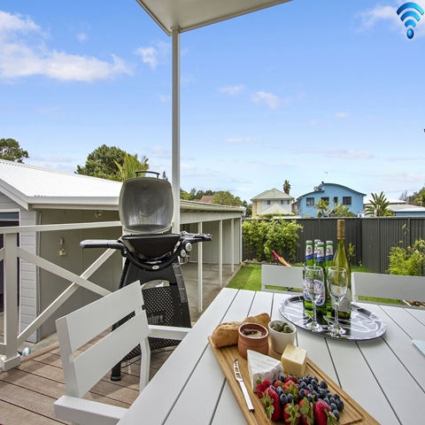 Tillys Retreat - Holiday Rental Specialists | 20 Hope St, Culburra Beach NSW 2540, Australia | Phone: (02) 4862 5200