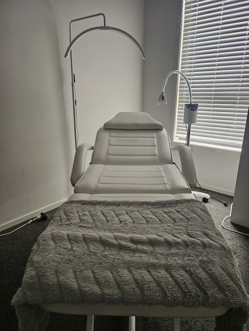 Hibiscus Teeth Whitening | S, 7 Leopard St, Silverdale NSW 2752, Australia | Phone: 0416 817 753