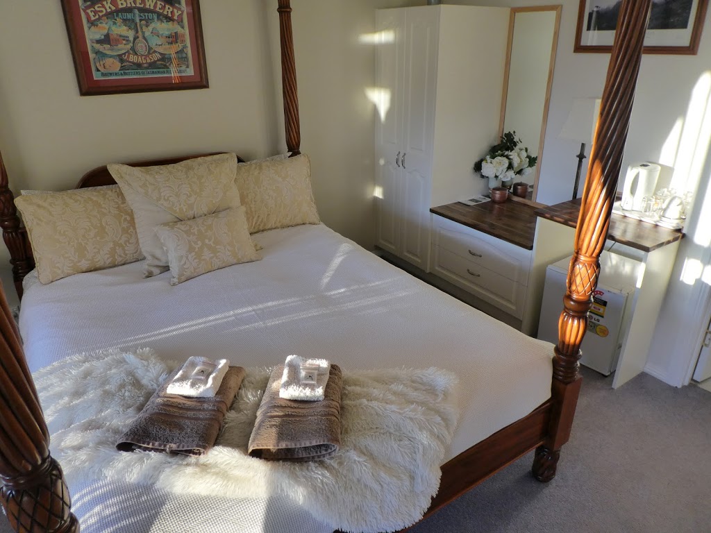 Robins Nest Bed and Breakfast | 406 Back Rd, Wilmot TAS 7310, Australia | Phone: (03) 6492 1591