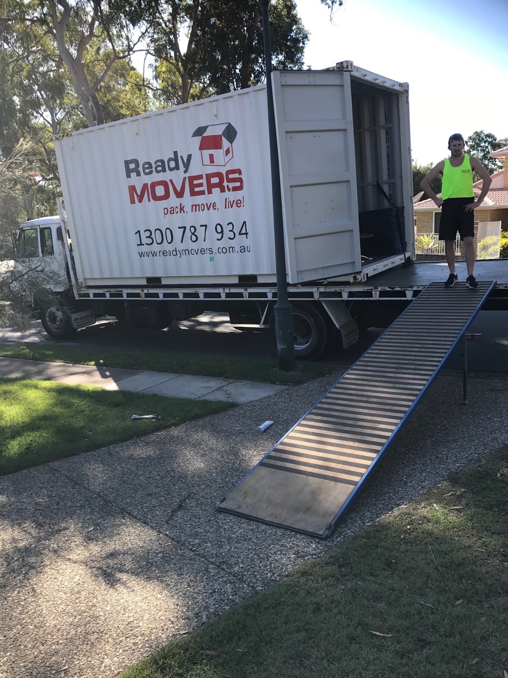 Ready movers Redcliffe | 6 Outlook Ct, Kallangur QLD 4503, Australia | Phone: 1300 787 934