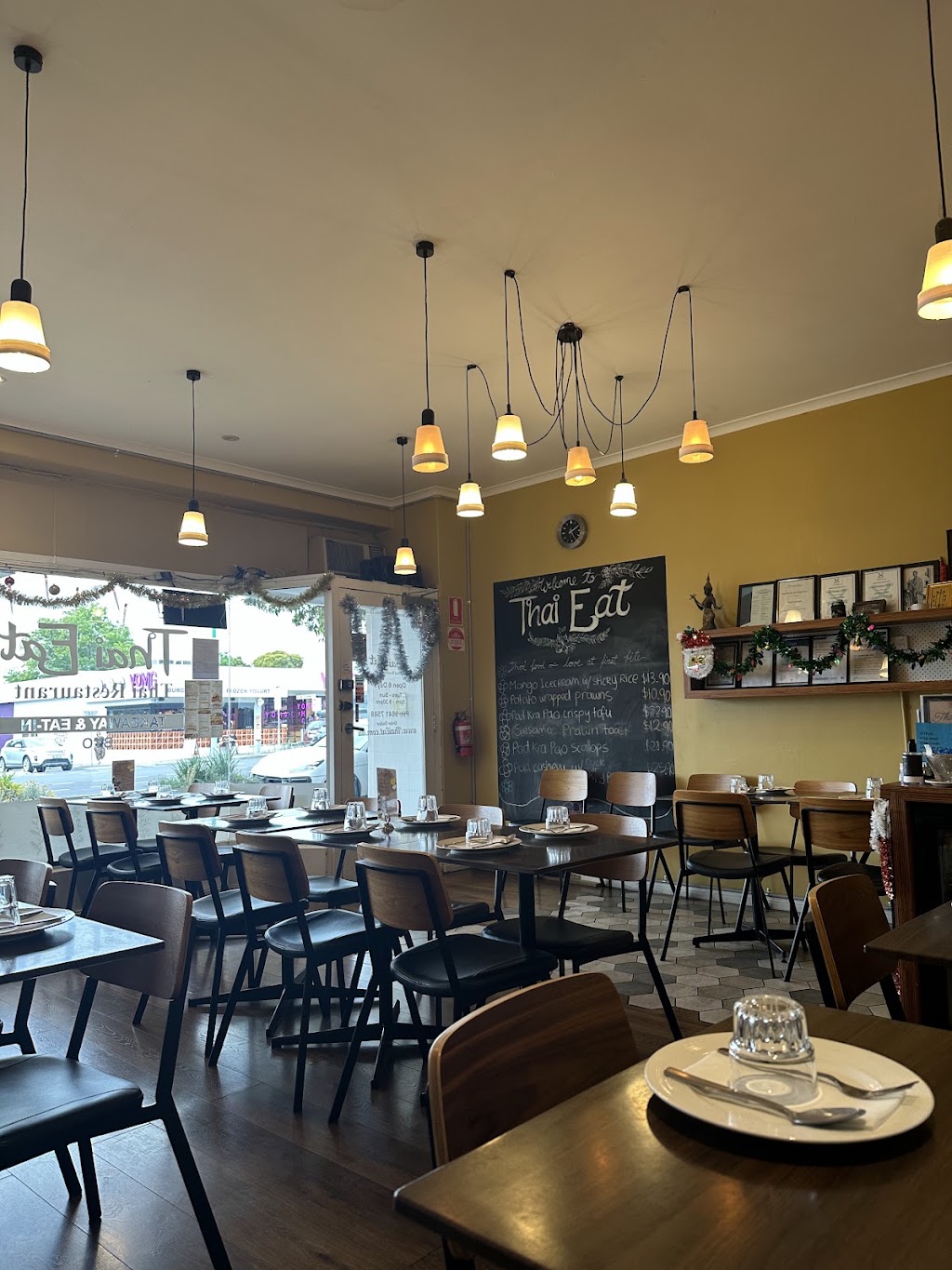 Thai Eat Restaurant (Doncaster East) | 986 Doncaster Rd, Doncaster East VIC 3109, Australia | Phone: (03) 9841 7588