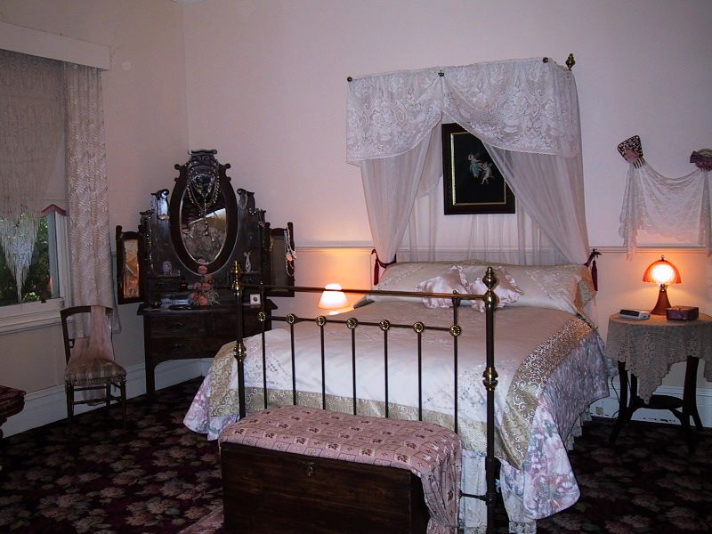 Poplars Bed & Breakfast | lodging | 21 Service St, Clunes VIC 3370, Australia | 0353453115 OR +61 3 5345 3115