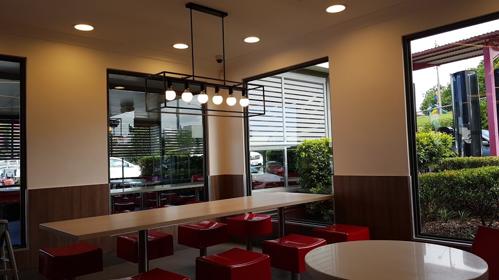 KFC Benowa | meal takeaway | 370 Benowa Rd, Benowa QLD 4217, Australia | 0755972477 OR +61 7 5597 2477