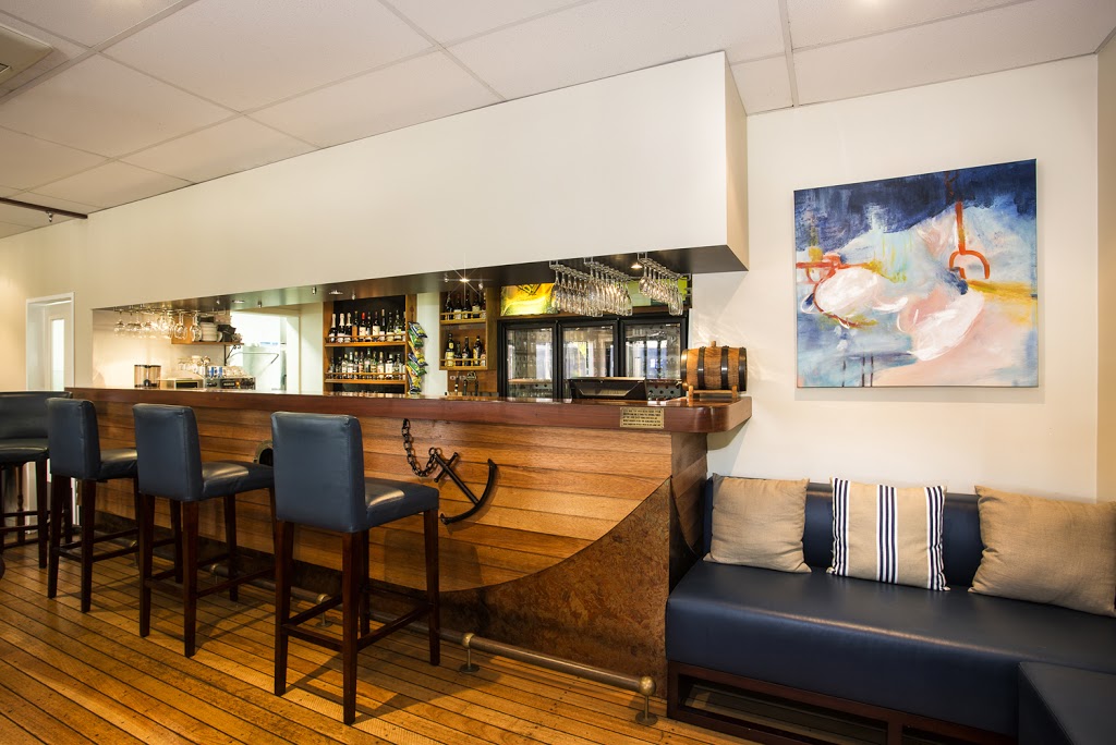 Quarterdeck Bar & Restaurant | restaurant | 16-18 Nebo Road, West Mackay QLD 4740, Australia | 0749577677 OR +61 7 4957 7677