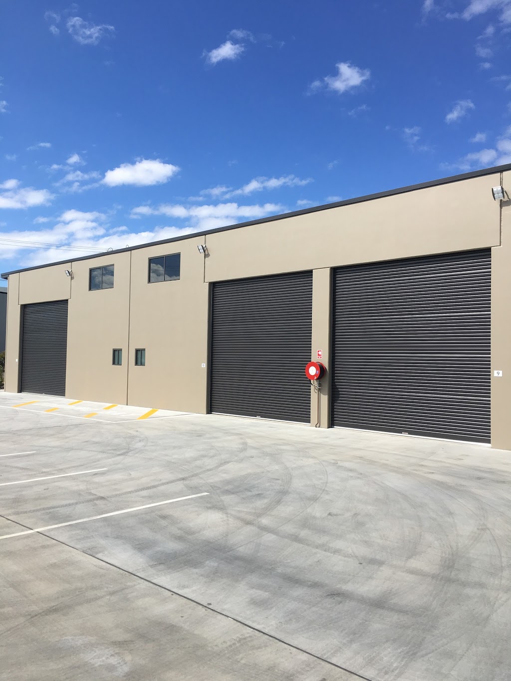 Tweed Coast Garage Doors Pty Ltd | 23/39/41 Corporation Cct, Tweed Heads South NSW 2486, Australia | Phone: 0412 489 650