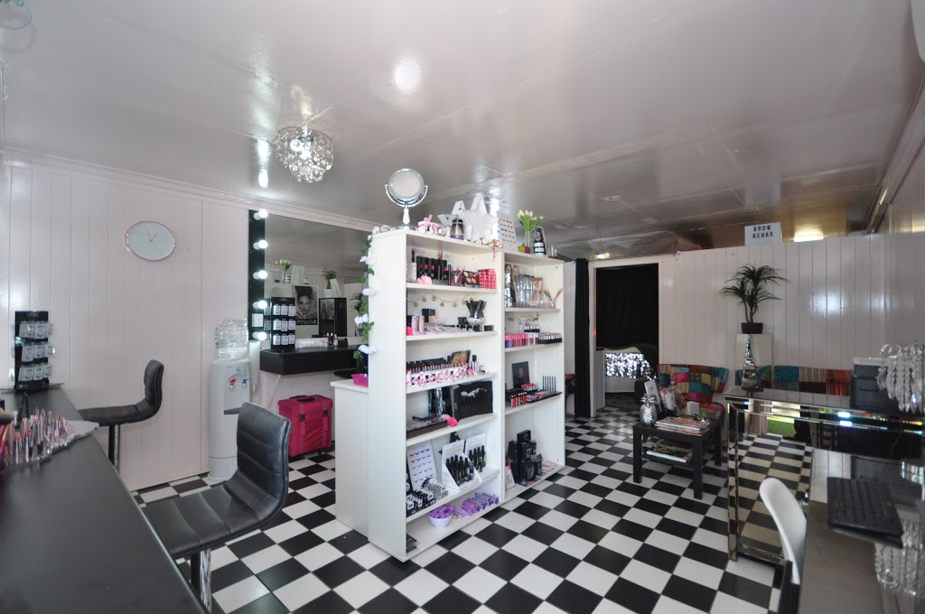 Urban Miss Makeup | hair care | 6/203 Kings Rd, Pimlico QLD 4812, Australia | 0456456426 OR +61 456 456 426