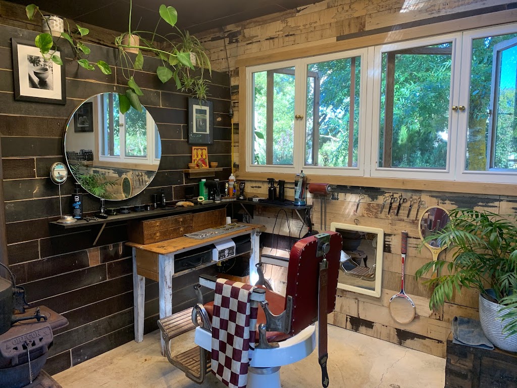 Barefoot Barber | Corner of Ellis rd and, 115 Giacomettis Ln, Coomoora VIC 3461, Australia | Phone: 0429 595 098