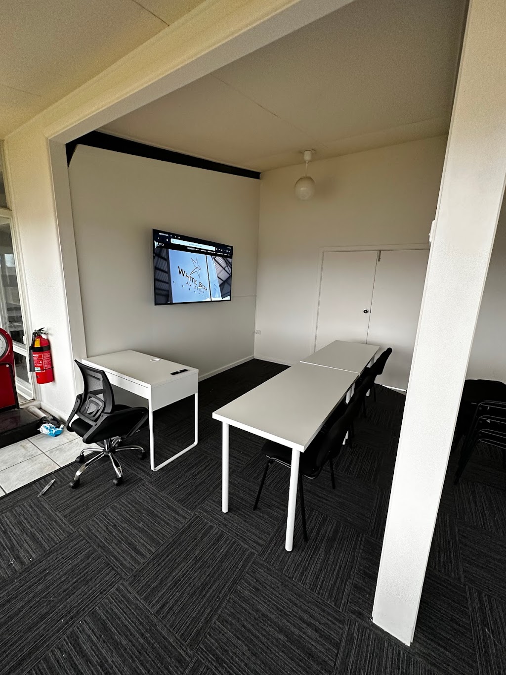 White Star Aviation Armidale | 11 Peter Monley Drive, Armidale NSW 2350, Australia | Phone: 1300 435 997