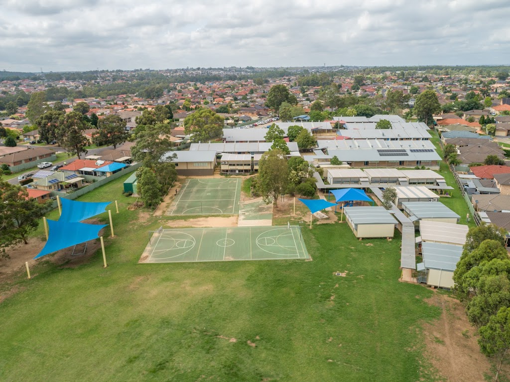 Glenmore Park Public School | school | 33-41 The Lakes Dr, Glenmore Park NSW 2745, Australia | 0247336204 OR +61 2 4733 6204