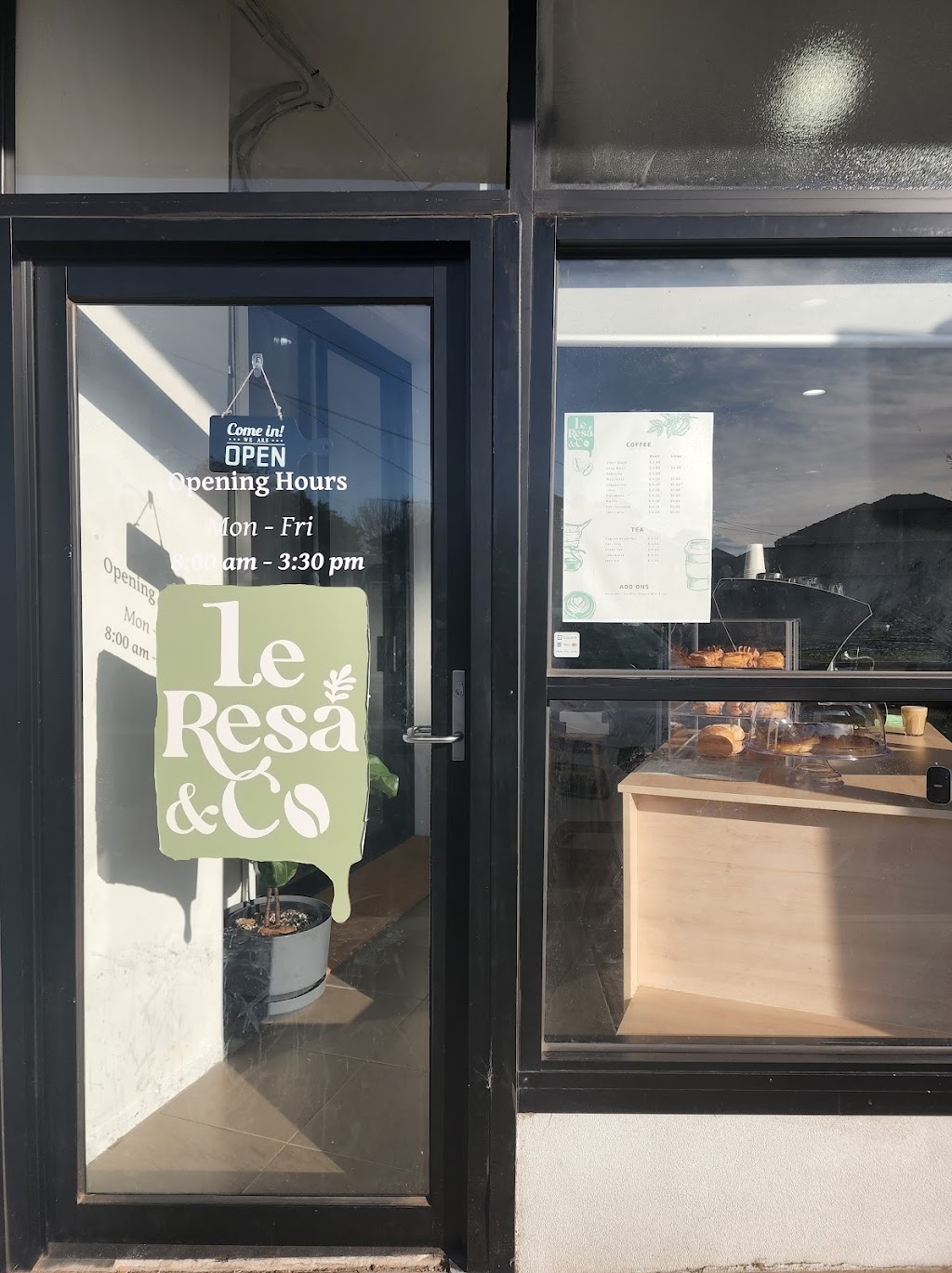 Le Resa & Co Coffee | cafe | 39 Rhodes St, St Albans VIC 3021, Australia | 0404665966 OR +61 404 665 966