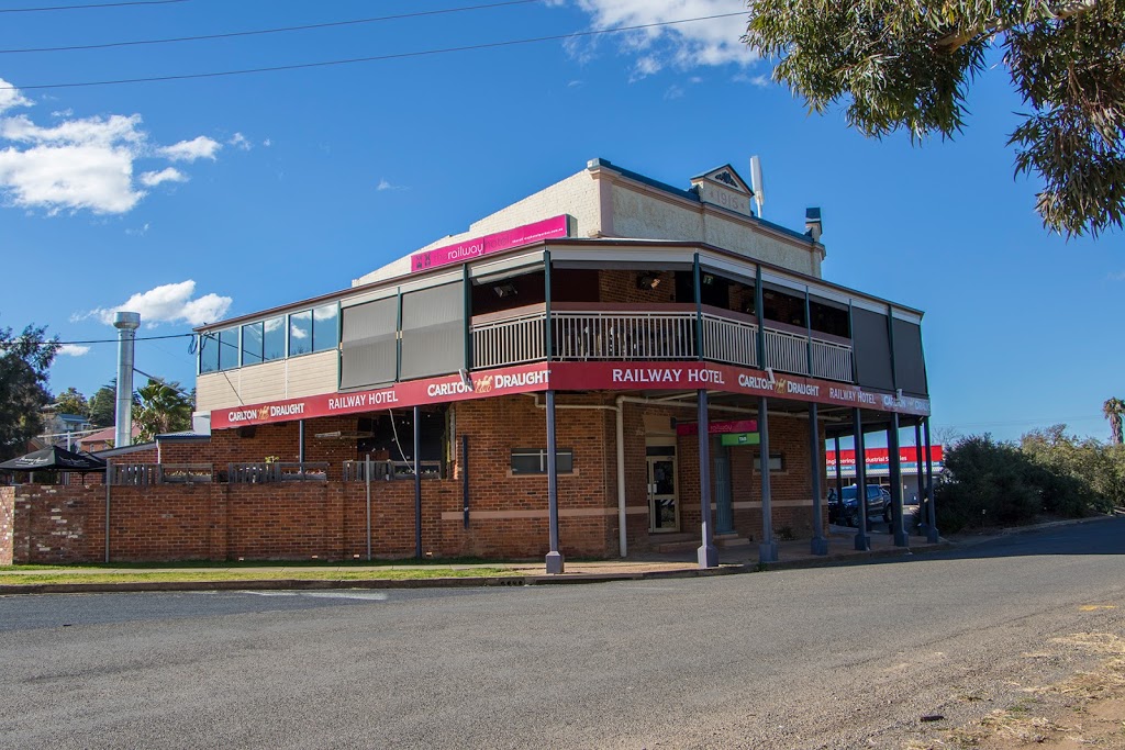 The Railway Hotel & Hart Bar Parkes | restaurant | 1-3 Caledonia St, Parkes NSW 2870, Australia | 0268621553 OR +61 2 6862 1553