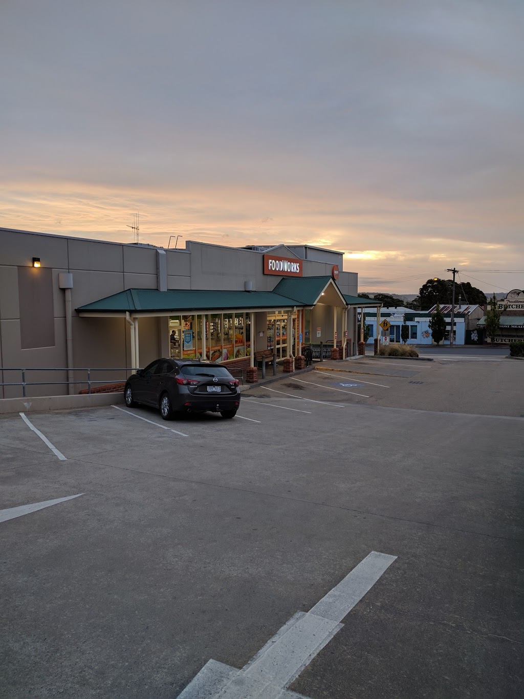 Foodworks | supermarket | 70/78 Nicholson St, Orbost VIC 3888, Australia | 0351541206 OR +61 3 5154 1206