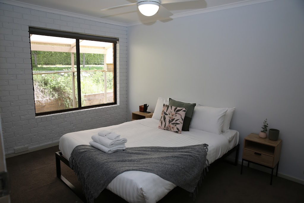 Haus on Houghs | lodging | 2 Houghs Ln, Bright VIC 3741, Australia | 0357592555 OR +61 3 5759 2555