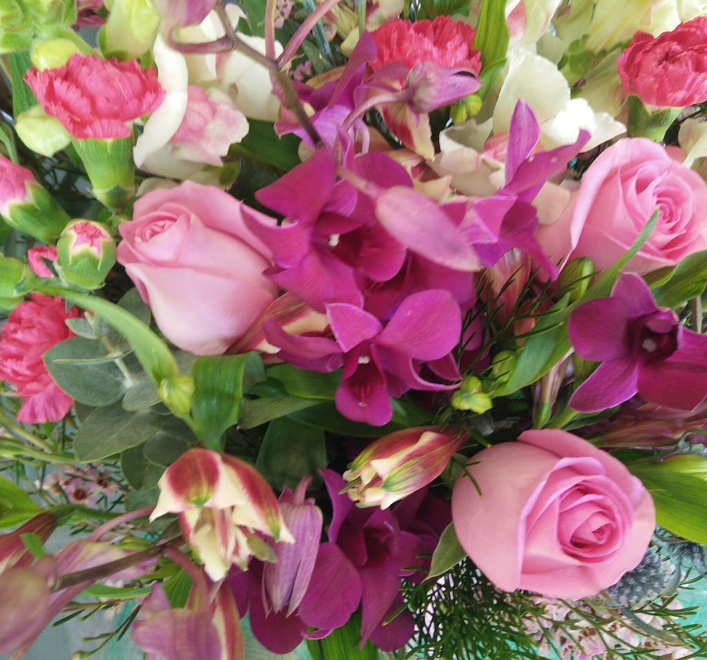 Smithfield Florist | florist | 1/7-11 Salvado Dr, Cairns QLD 4878, Australia | 0740382699 OR +61 7 4038 2699