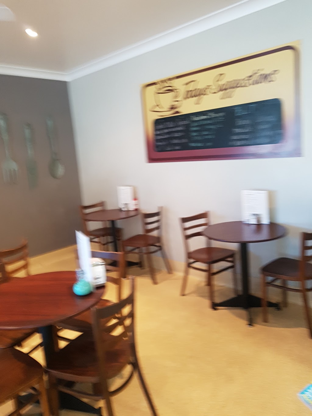 Harveys Cafe | cafe | 5 Abdon Cl, Bennetts Green NSW 2290, Australia | 0249480088 OR +61 2 4948 0088