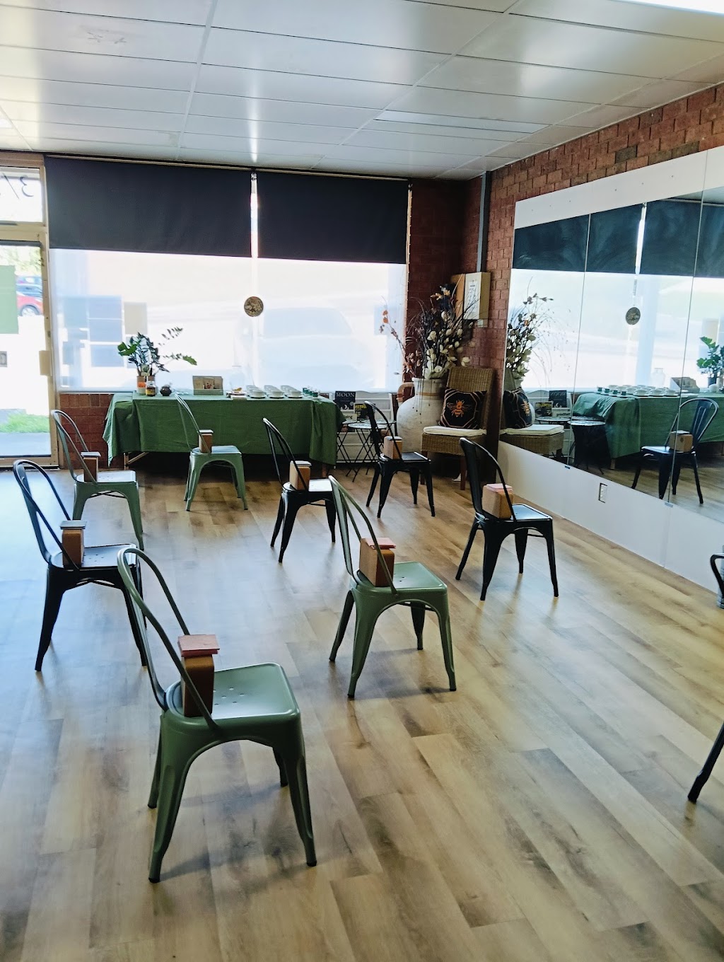 BeeZy Remedial Massage Clinic & Chair Yoga | 1385 Healesville - Koo Wee Rup Rd, Woori Yallock VIC 3139, Australia | Phone: 0466 026 587