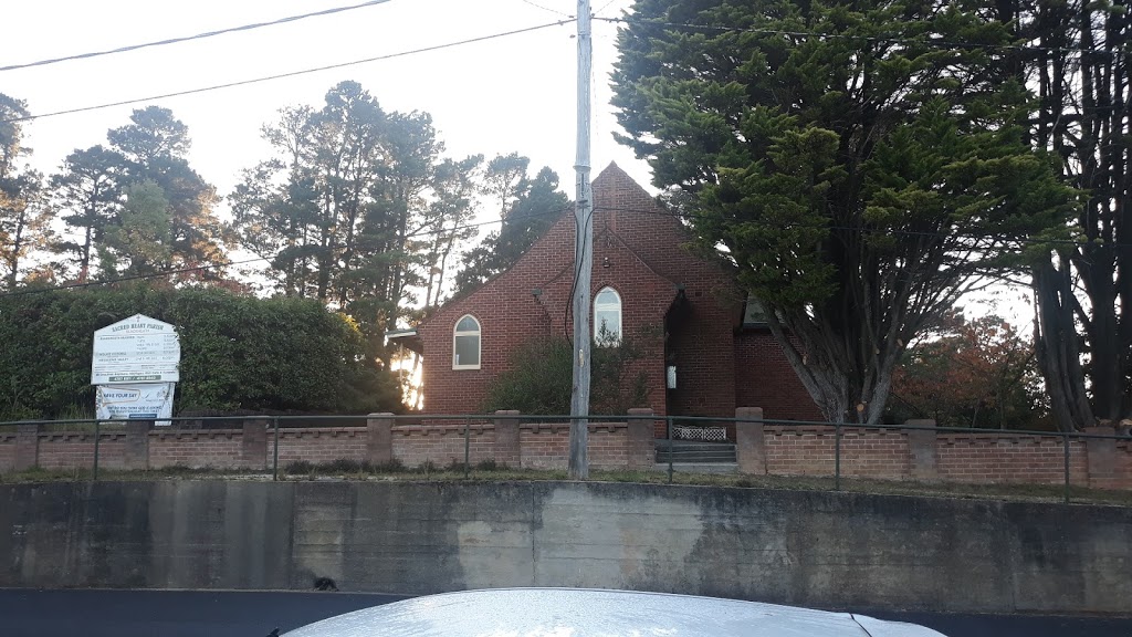 Sacred Heart Catholic Church | church | 18 Inconstant St, Blackheath NSW 2785, Australia | 0247878540 OR +61 2 4787 8540