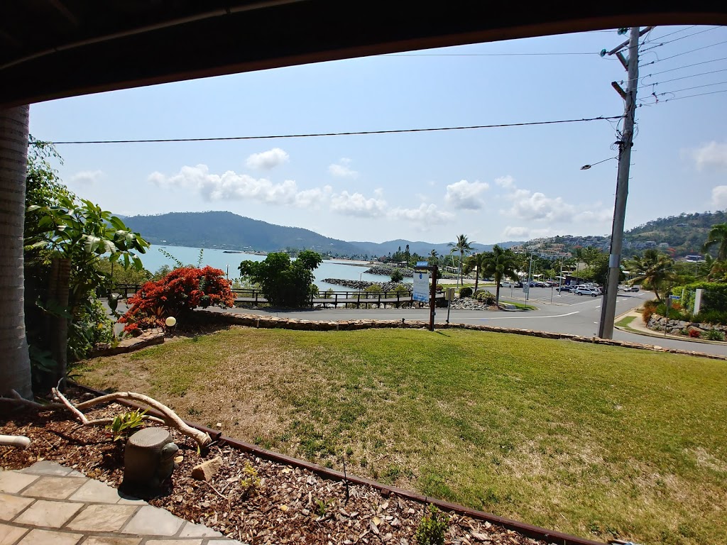 Airlie Waterfront Bed and Breakfast | Broadwater Ave, Airlie Beach QLD 4802, Australia | Phone: (07) 4946 7631