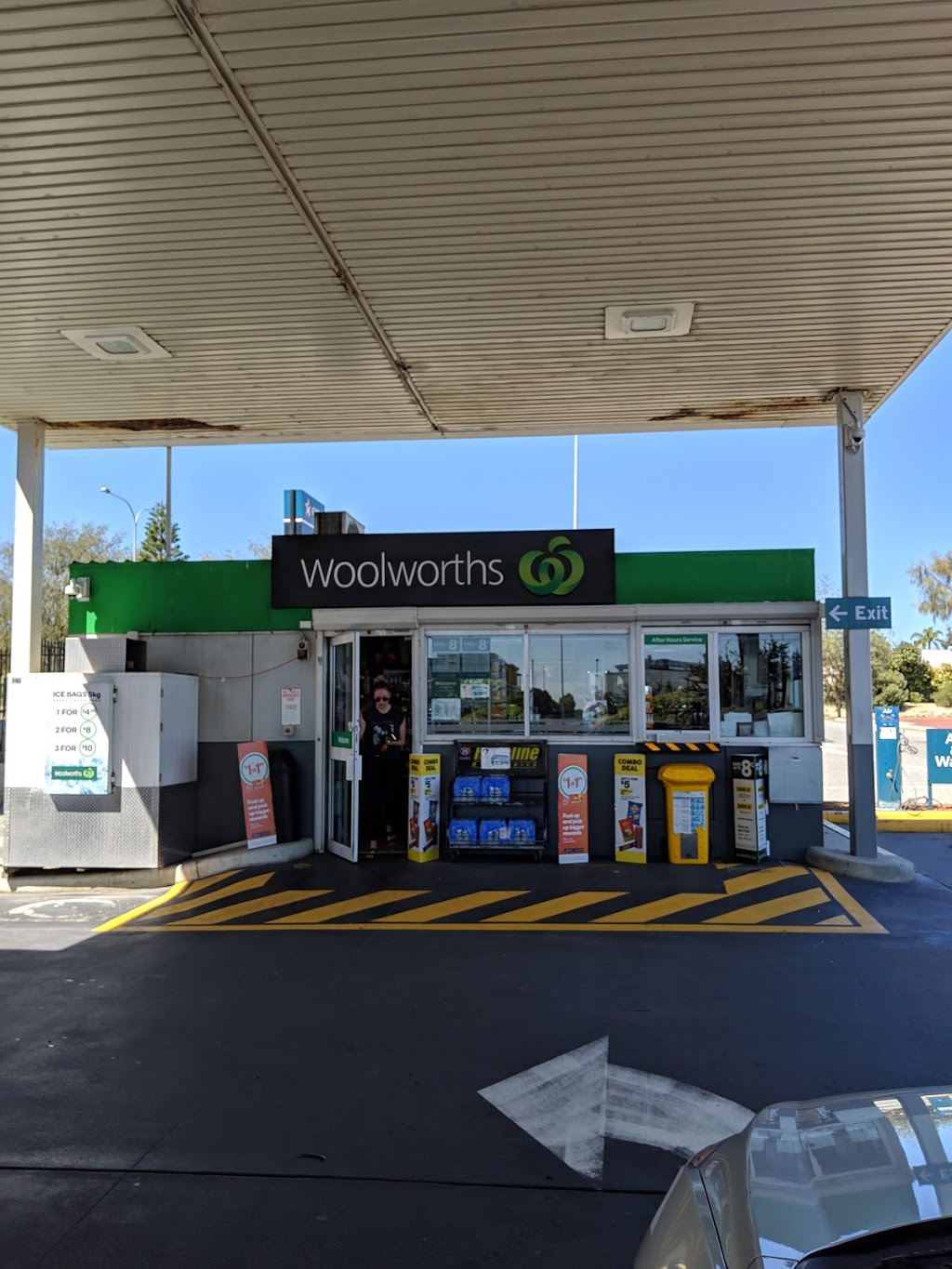 Caltex Woolworths | gas station | 1244 Marmion Ave, Currambine WA 6028, Australia | 1300655055 OR +61 1300 655 055