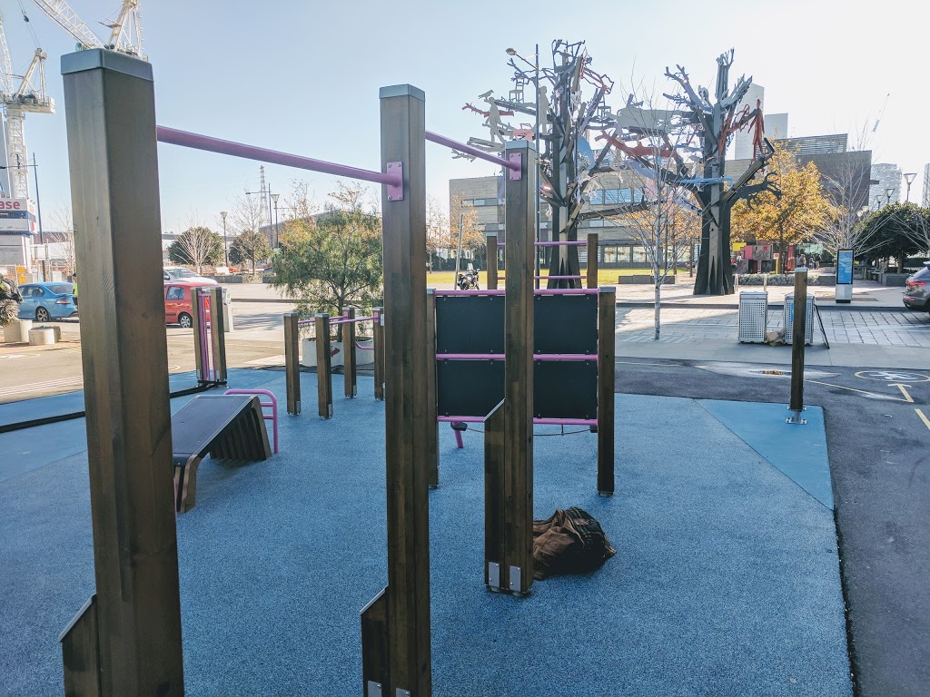 Docklands Outdoor Gym | 888 Collins St, Docklands VIC 3008, Australia