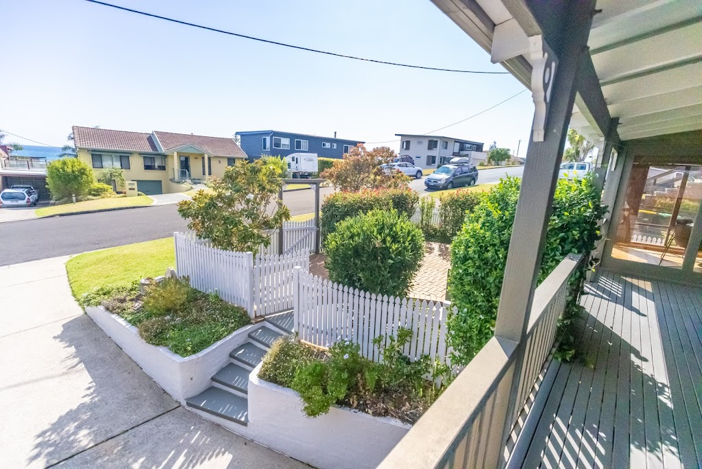 Dalmeny Beach House | 9 Dulling St, Dalmeny NSW 2546, Australia | Phone: 0425 370 716