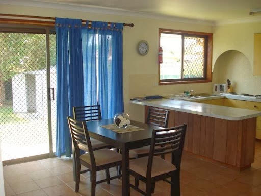 Aunty Mels Dog Friendly Holiday Cottage | real estate agency | 107 Yamba Rd, Yamba NSW 2464, Australia
