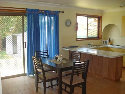 Aunty Mels Dog Friendly Holiday Cottage | 107 Yamba Rd, Yamba NSW 2464, Australia