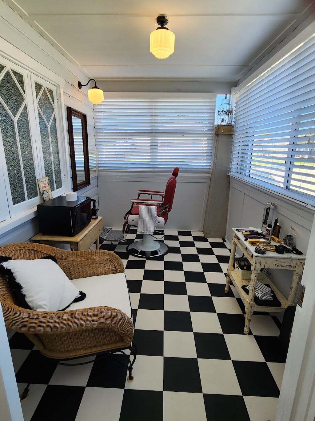 Barber On Bulwer | 114 Bulwer St, Tenterfield NSW 2372, Australia | Phone: 0422 220 478