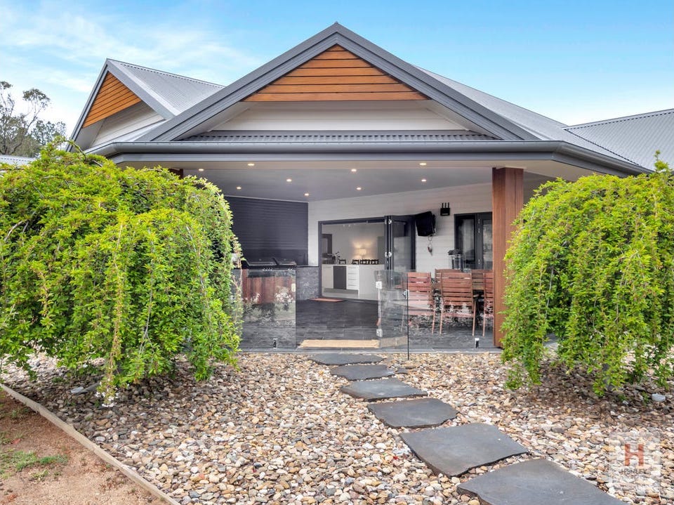 Hamilton House | 8245 The Snowy River Way, Jindabyne NSW 2627, Australia | Phone: 0484 394 168