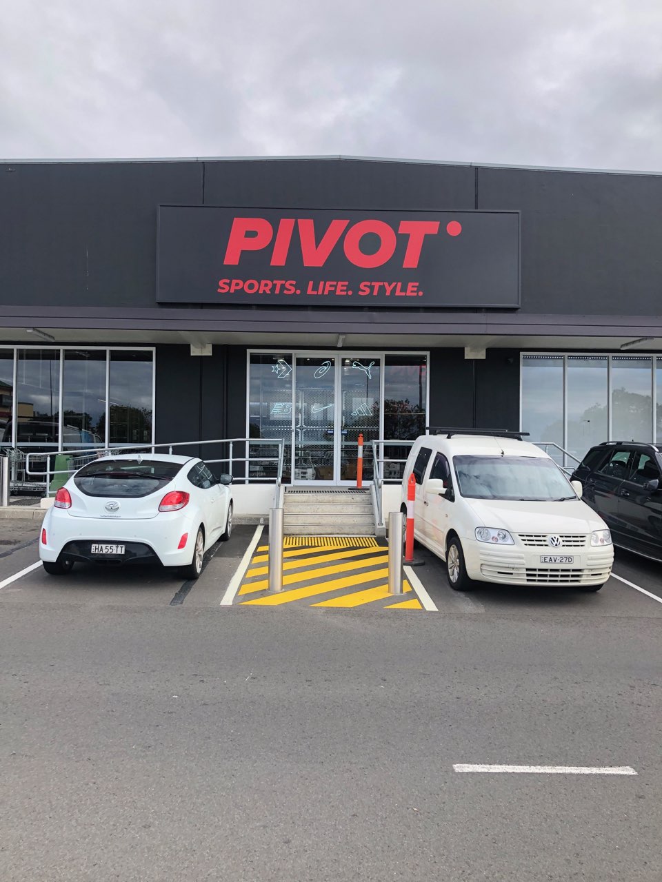 Pivot | shoe store | 2/10 Range Rd, Shellharbour City Centre NSW 2529, Australia | 0242032358 OR +61 2 4203 2358