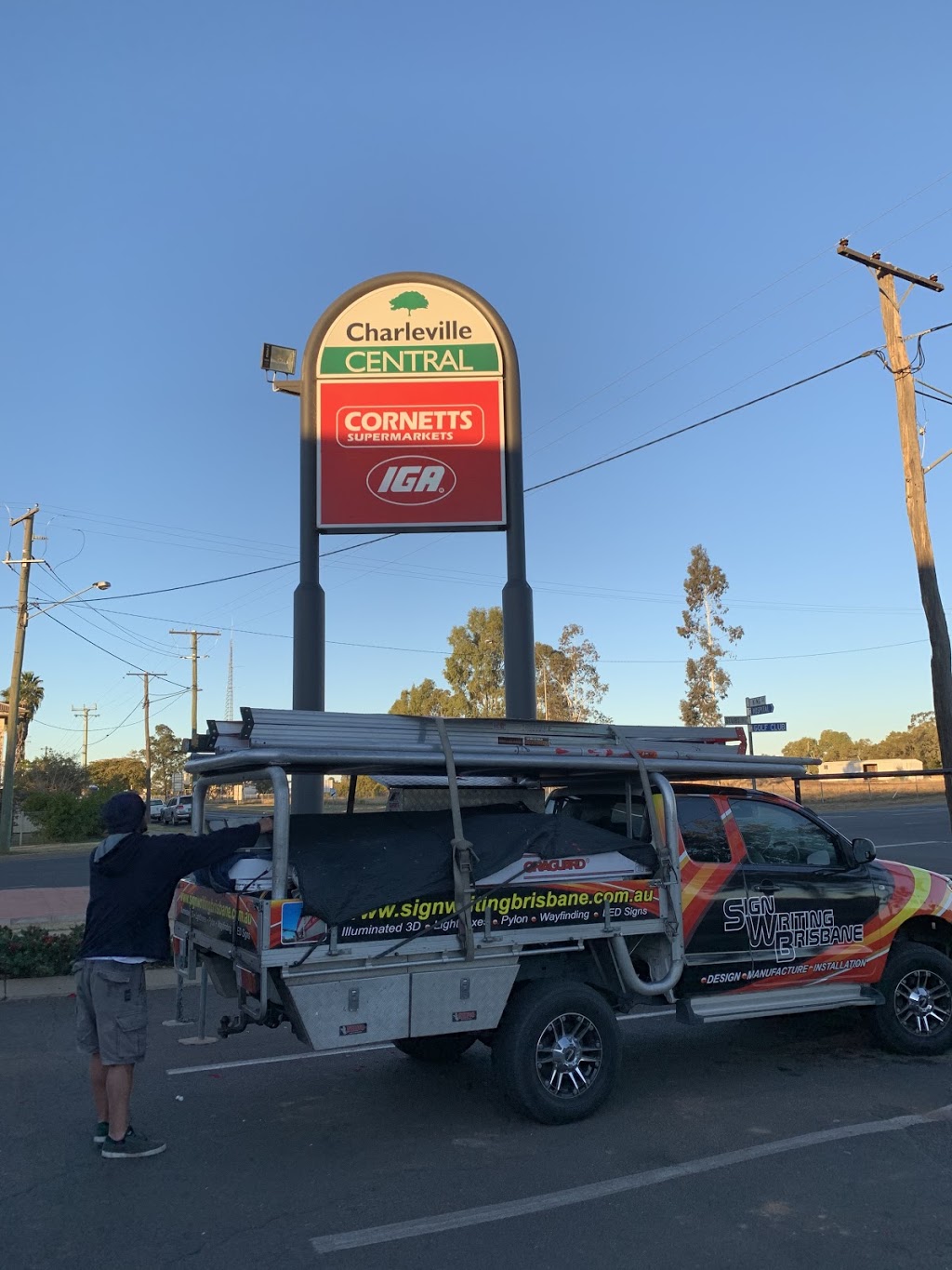 Sign writing Fabricated shopping centre pylon signs | 9/16 Mahogany Ct, Willawong QLD 4110, Australia